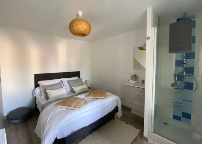 Spacious House With Garden And Pool